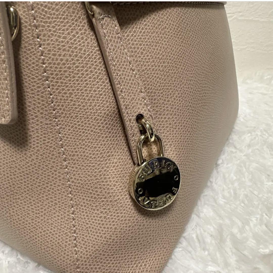 美品✨フルラ　FURLA　パイパー M ハンドバッグ ショルダーバッグ　ピンク 美品✨フルラ FURLA パイパー M ハンドバッグ ショルダーバッグ