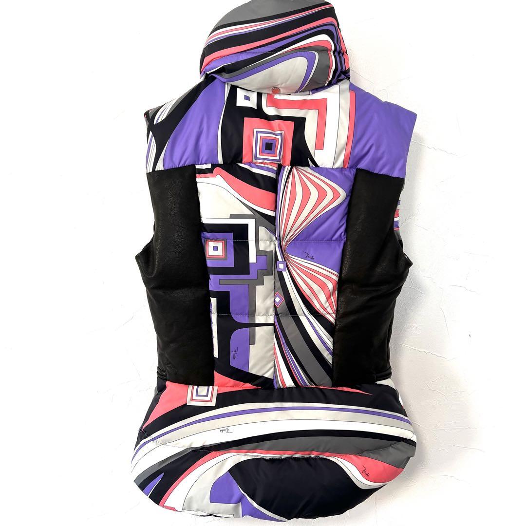 美品【EMILIO PUCCI】 エミリオプッチ　ダウンベスト　フード付き　36 Emilio Pucci エミリオプッチ ダウンベスト Aライン 総柄 中綿
