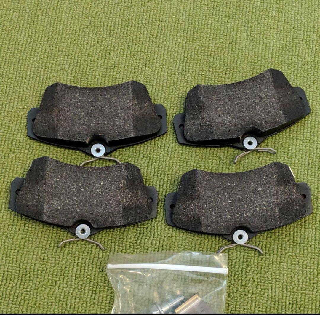 PTクルーザー用ブレーキパッド（新品） フロント、リアセット