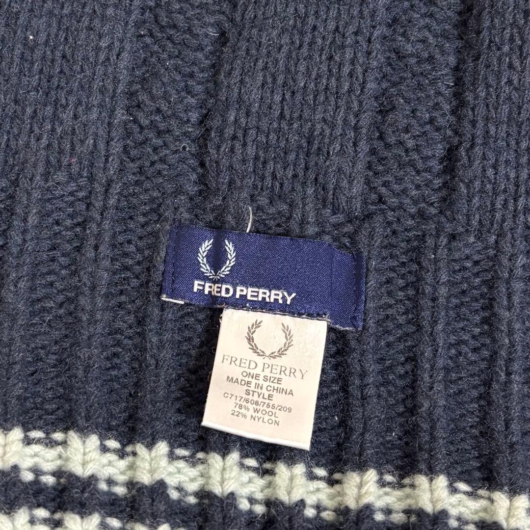 FRED PERRY ケーブル編みマフラー ネイビー FRED PERRY ケーブル編みマフラー ネイビー