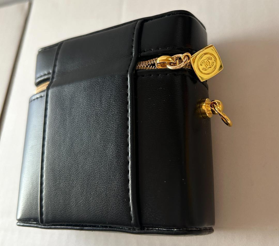 CHANEL 　シャネル　ポーチ　リップケース　ノベルティ 　チェーン付き