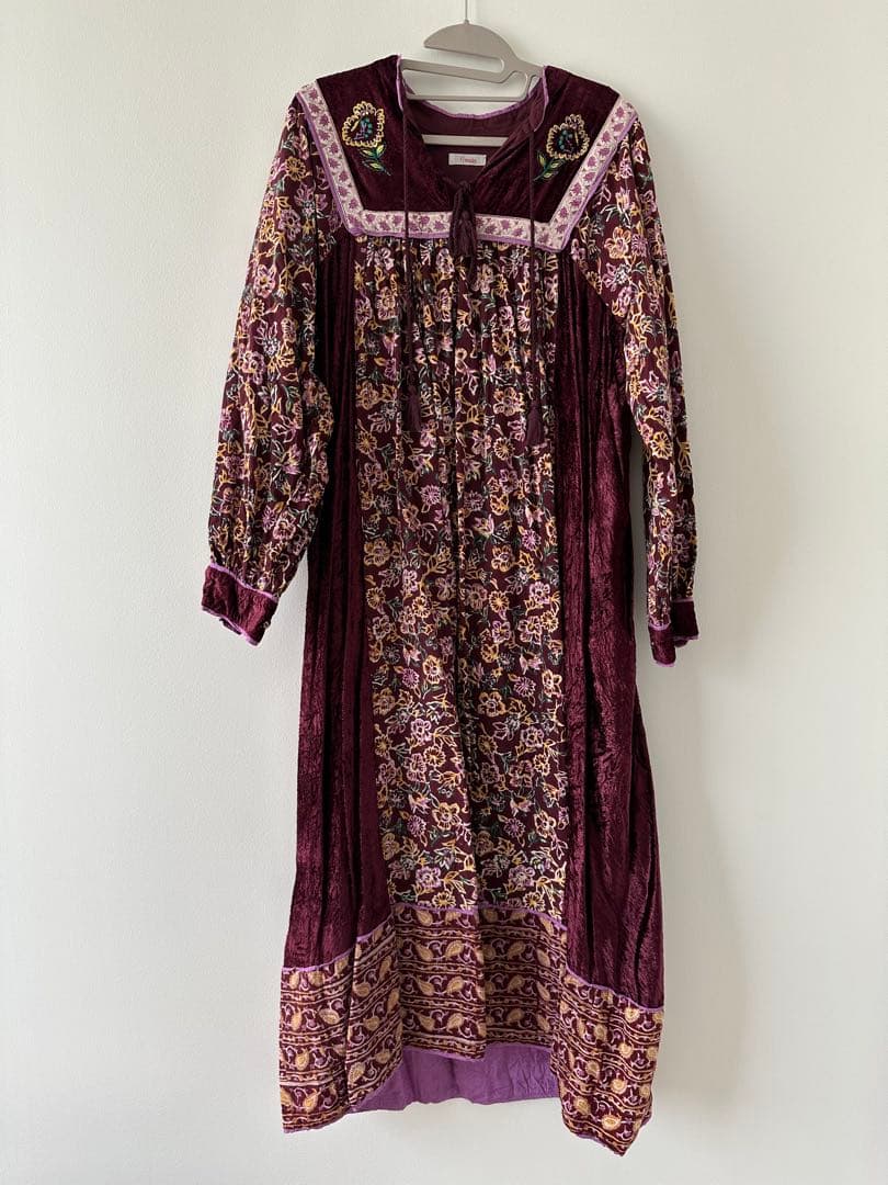 バーガンディ花柄ロングワンピース