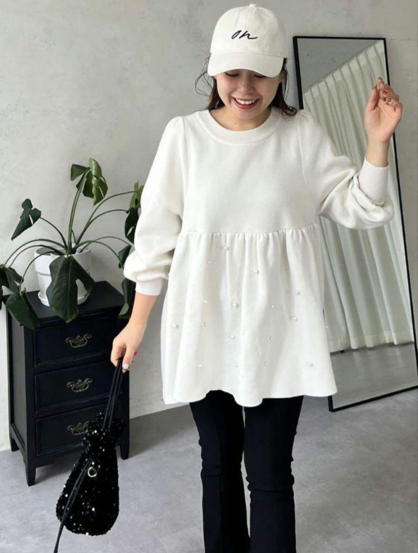 新品★プロズヴェール★スウェットライクAラインパールペプラムニット★ホワイト