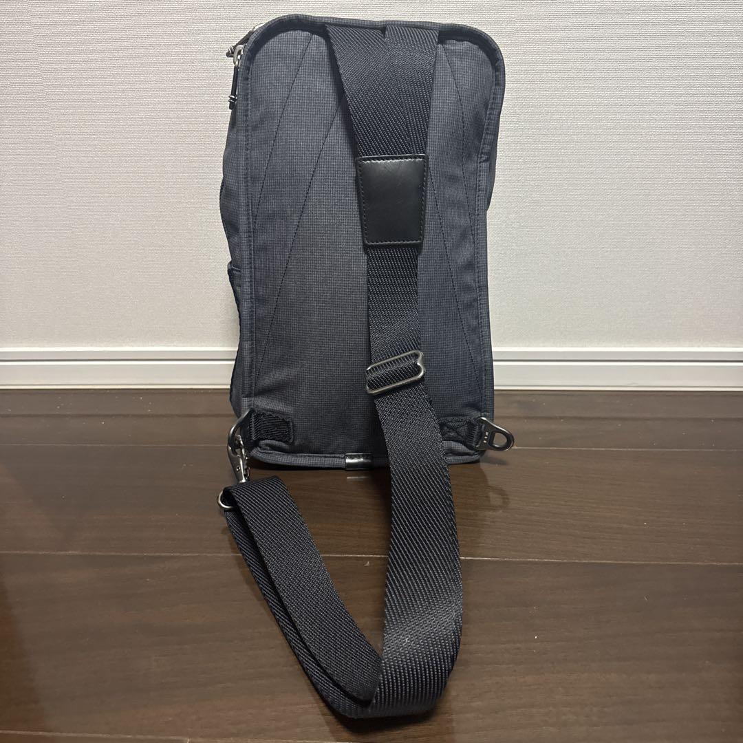 TUMI ショルダーバッグ ダークグレー