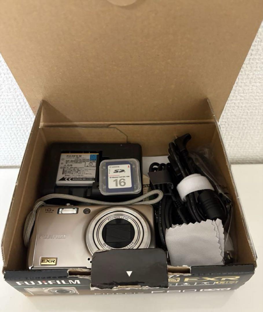 【完備品】FinePix F80EXR シルバー SDカード １６GB付き