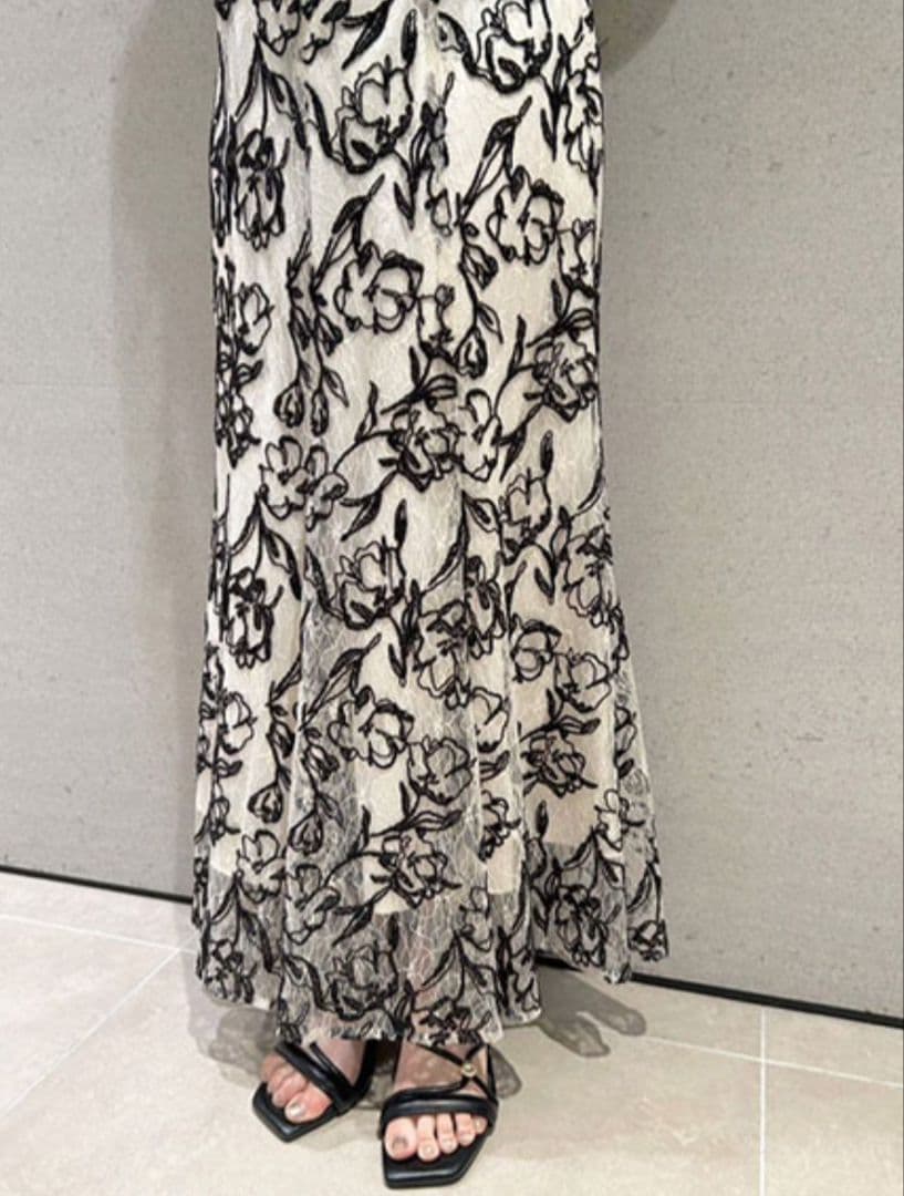 リリーブラウン レースエンブロイダリースカート