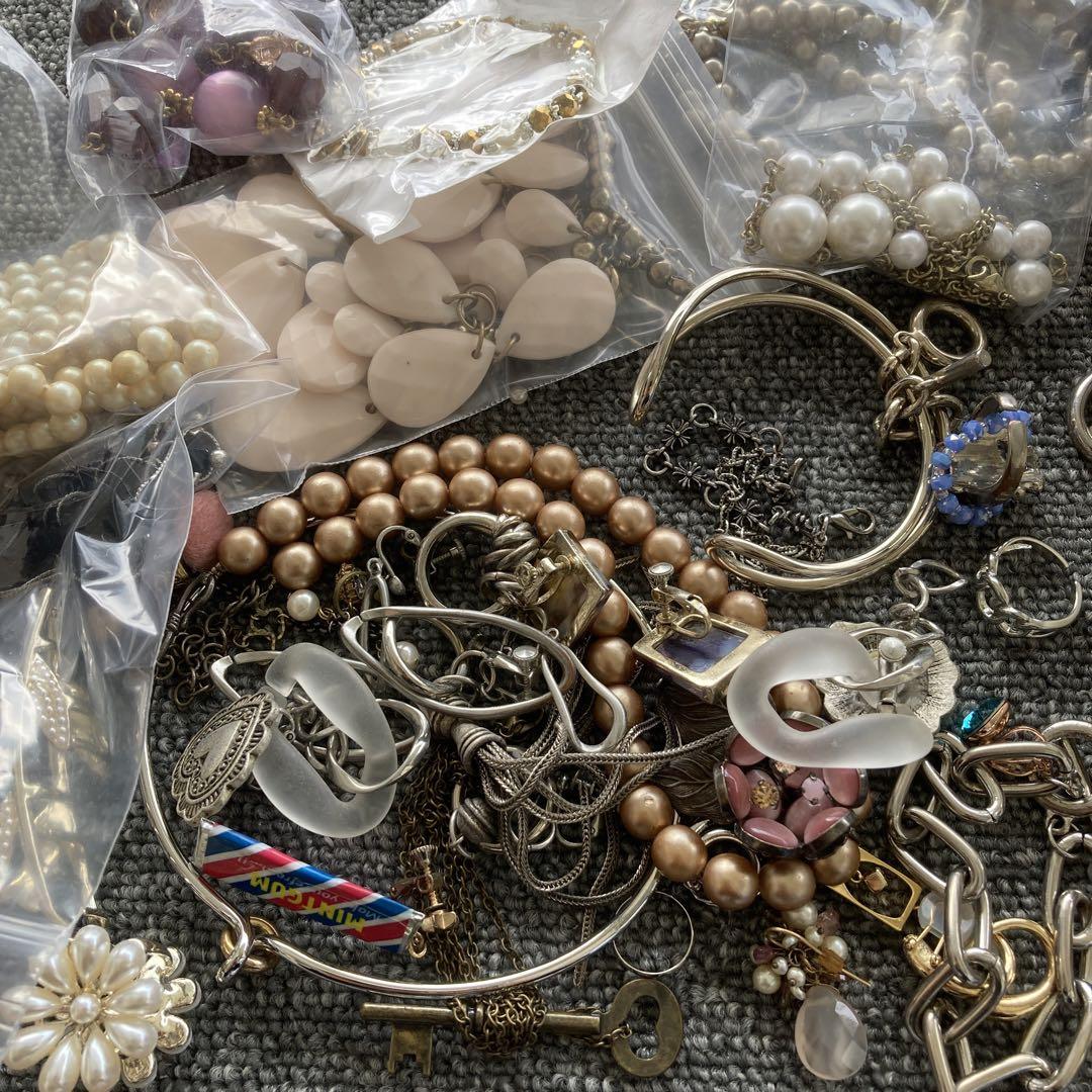 直送商品 アクセサリーおまとめ2kgセット⑴ ジャンク扱い - アクセサリー その他