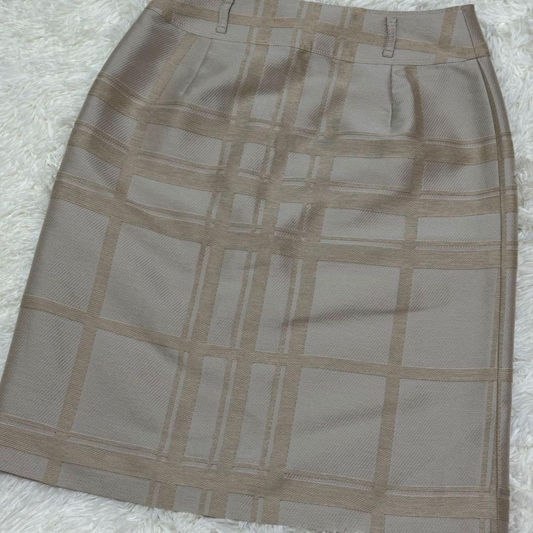 美品　バーバリー　ロンドン　ひざ丈スカート　チェック　サイズ36 ホワイト
