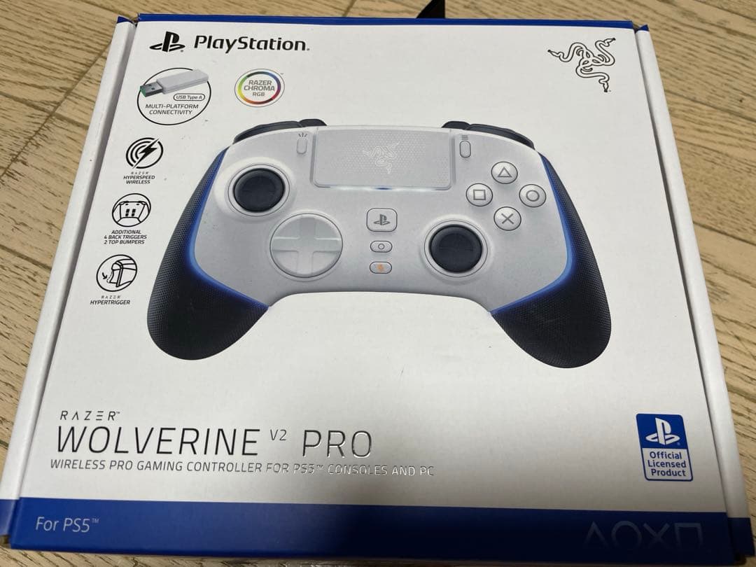 Razer WOLVERINE V2 PRO コントローラー