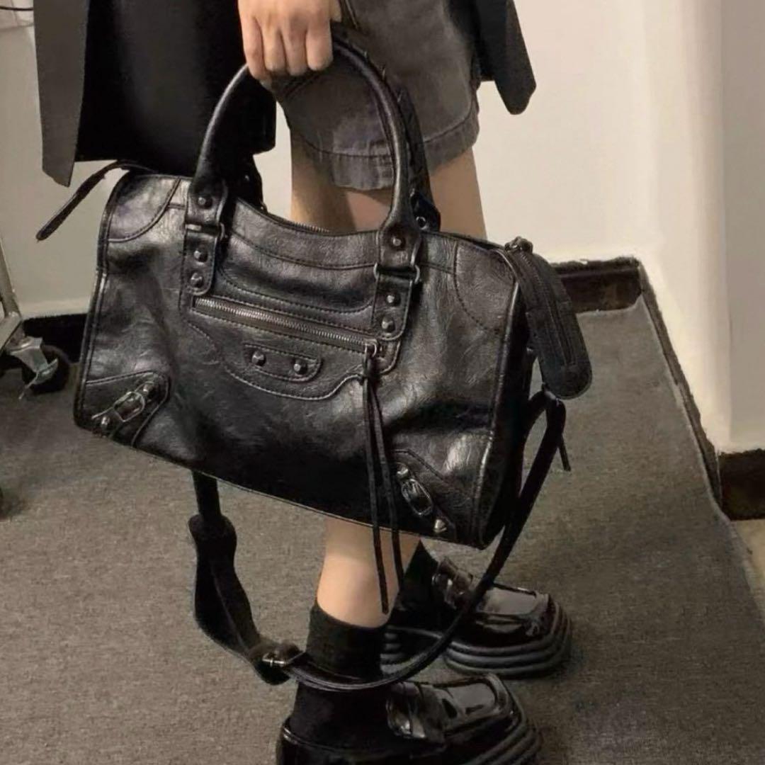 バッグ city bag grunge y2k black 00s archive city bag grunge y2k black 00s archive - メルカリ