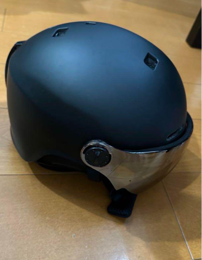 スキー　スノボ　バイザー付ヘルメット　L