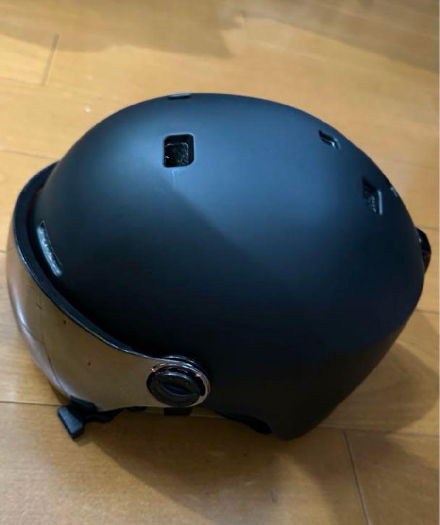 スキー　スノボ　バイザー付ヘルメット　L