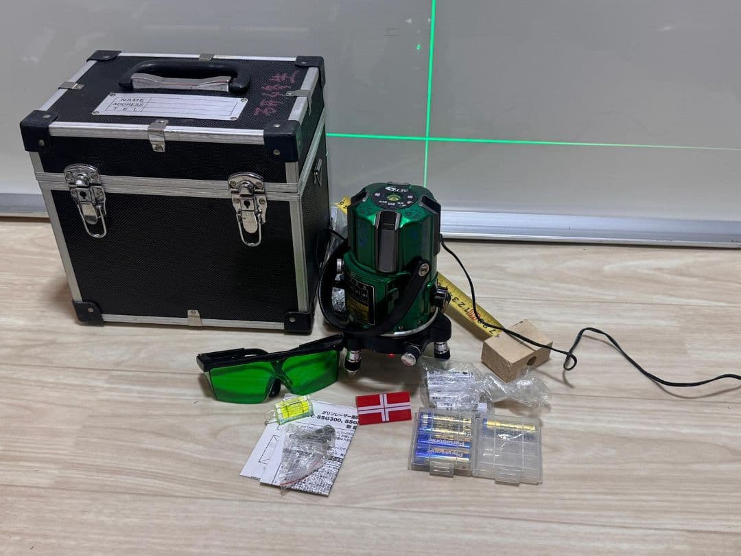 LTC SSG300 レーザー水平器 緑色 LTC SSG300 レーザー水平器 緑色