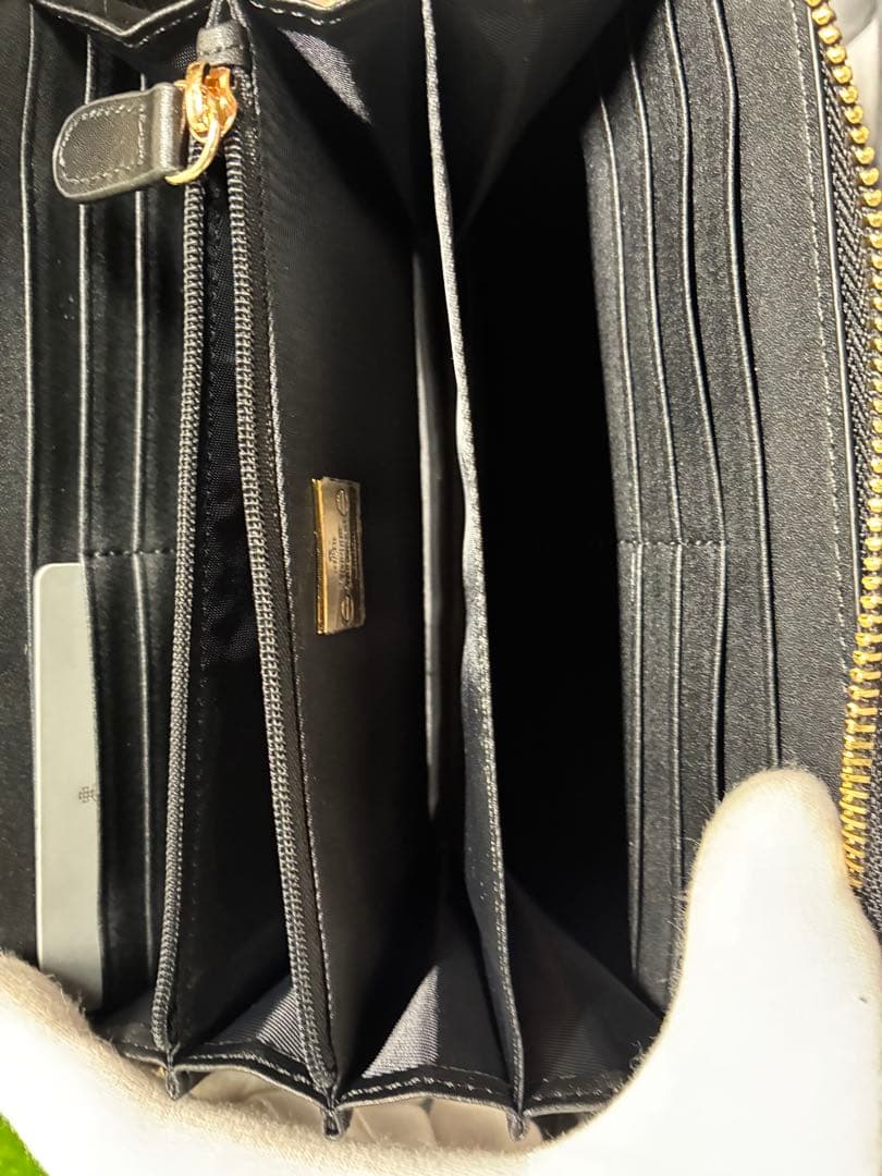 【新品】VivienneWestwood 長財布ブラック 型押しオーブ 【新品】VivienneWestwood 長財布ブラック 型押しオーブ