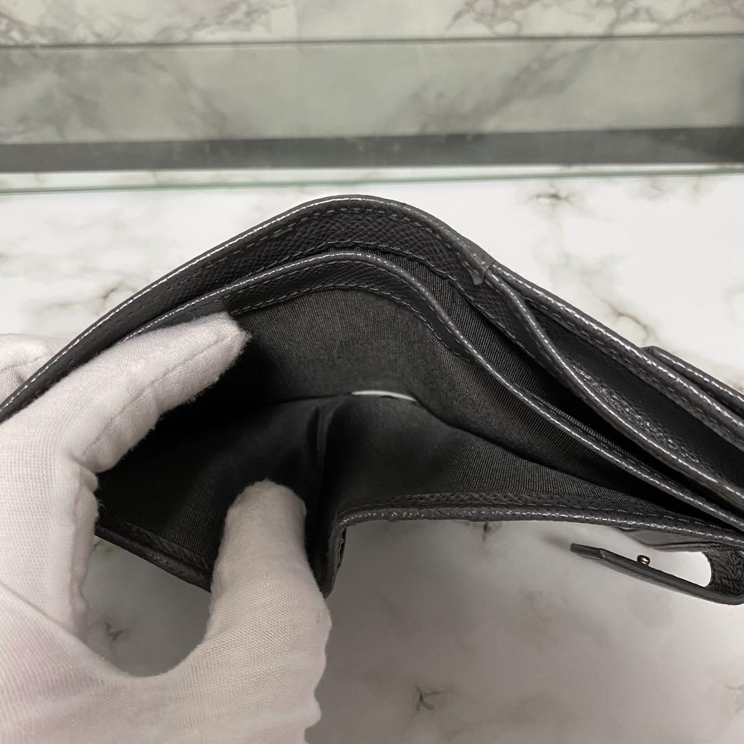 美品 内側未使用 サルヴァトーレフェラガモ 二つ折り財布 グレー ゴールド
