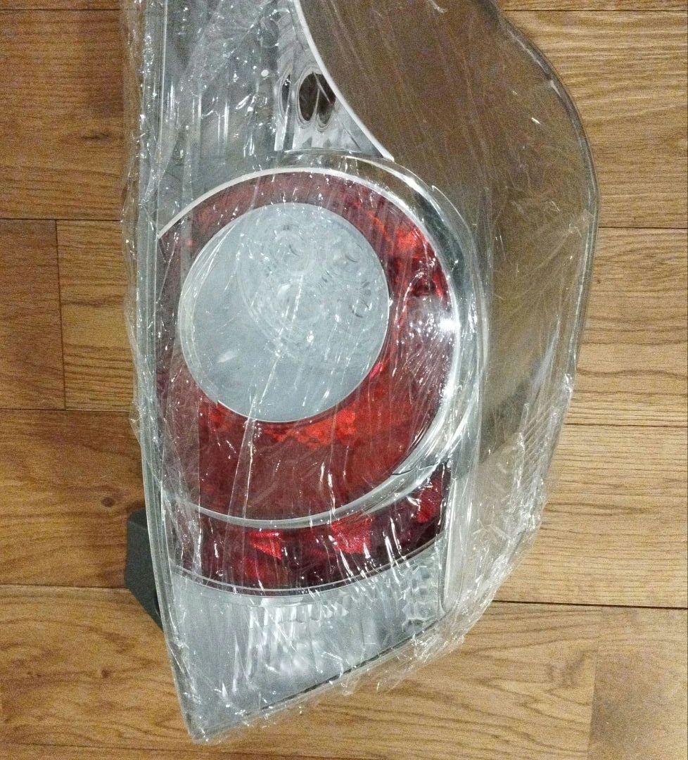 未使用 TOYOTA アクア 社外 テールランプ R（右） HLL01-6543