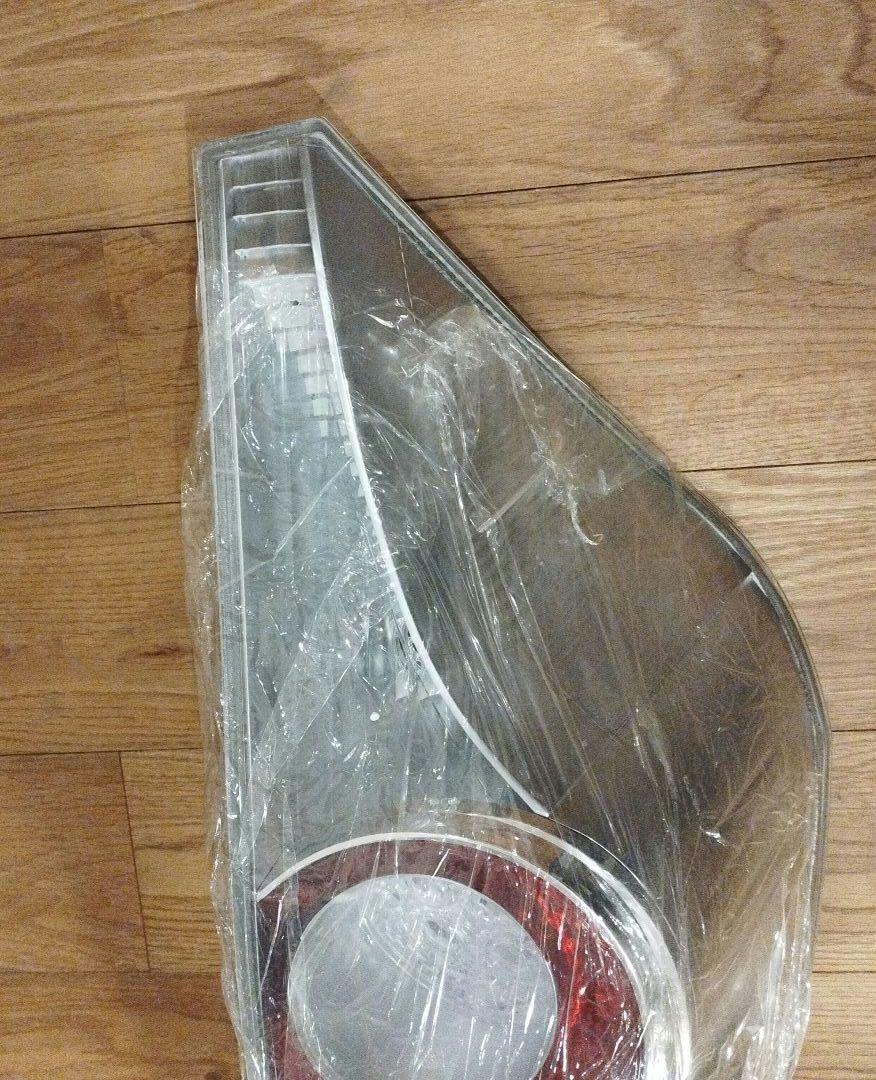 未使用 TOYOTA アクア 社外 テールランプ R（右） HLL01-6543