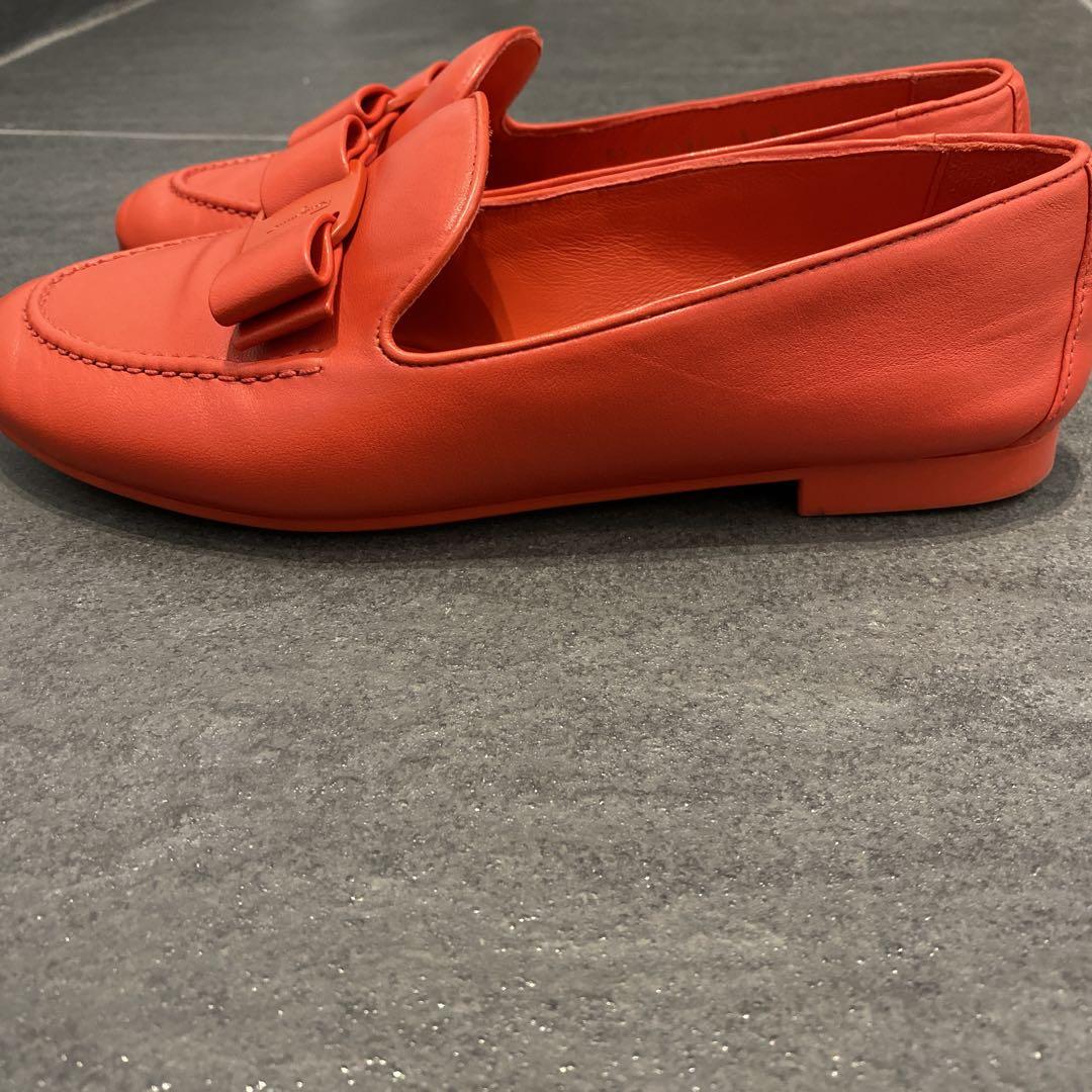 Ferragamo 赤 レザー ローファー - メルカリ