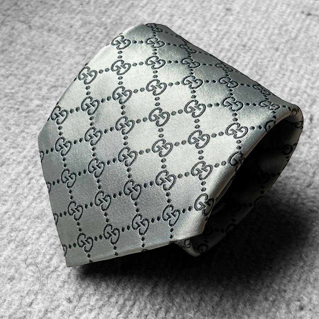 美品　GUCCI ネクタイ　シルバー×ダークグレー　　GG柄　クリーニング済 美品 GUCCI ネクタイ シルバー×ダークグレー GG柄 クリーニング済