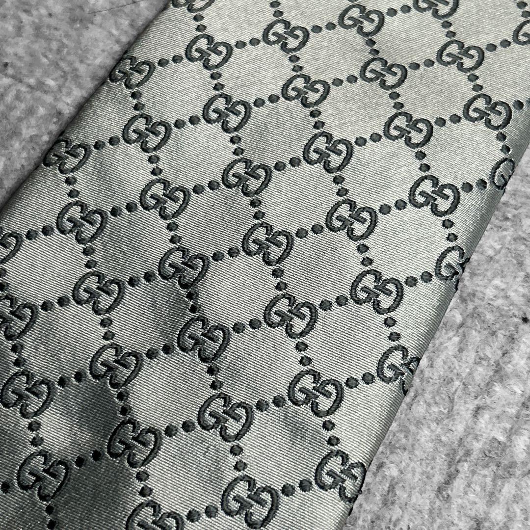 美品　GUCCI ネクタイ　シルバー×ダークグレー　　GG柄　クリーニング済 美品 GUCCI ネクタイ シルバー×ダークグレー GG柄 クリーニング済