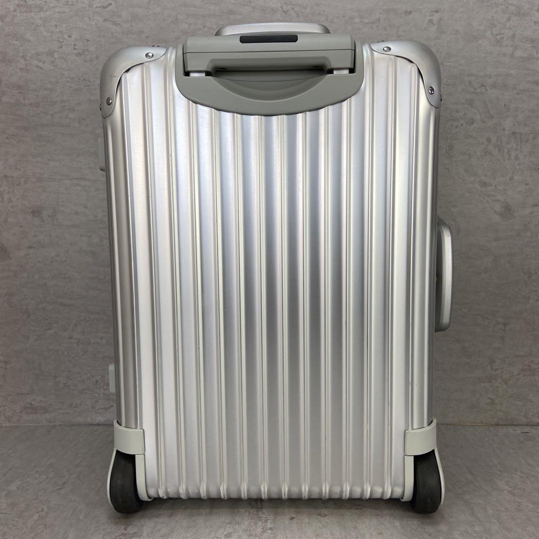 美品 リモワ　トパーズ　スーツケース　TSAロック　銀色　アルミ　約32L　頑丈