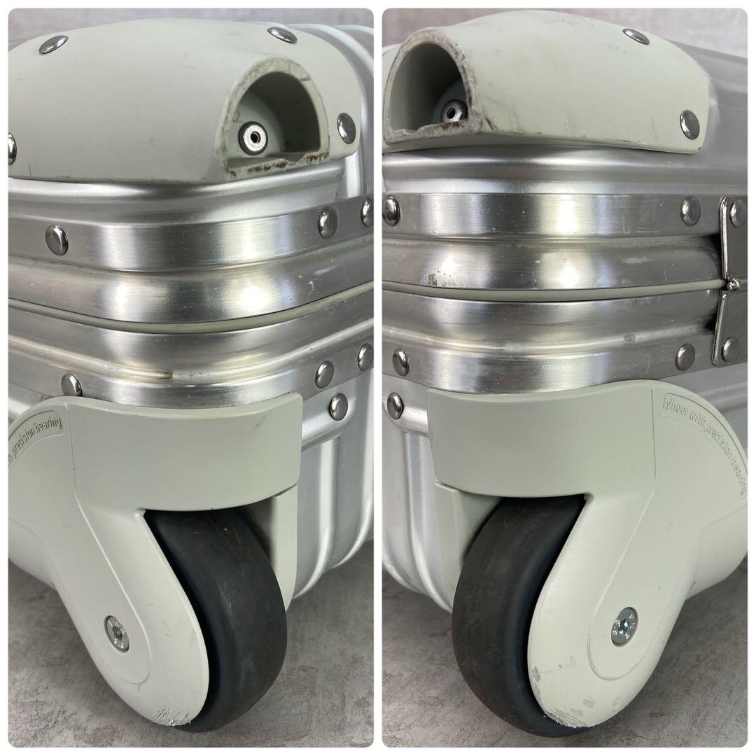 美品 リモワ　トパーズ　スーツケース　TSAロック　銀色　アルミ　約32L　頑丈