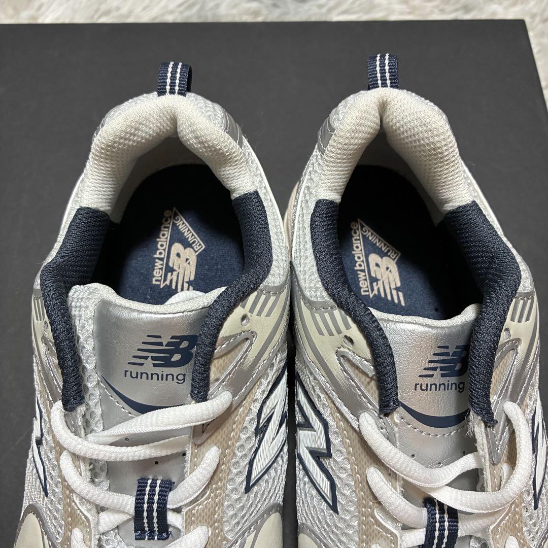【未使用に近い】NEW BALANCE MR530KA〈定価12,980円〉