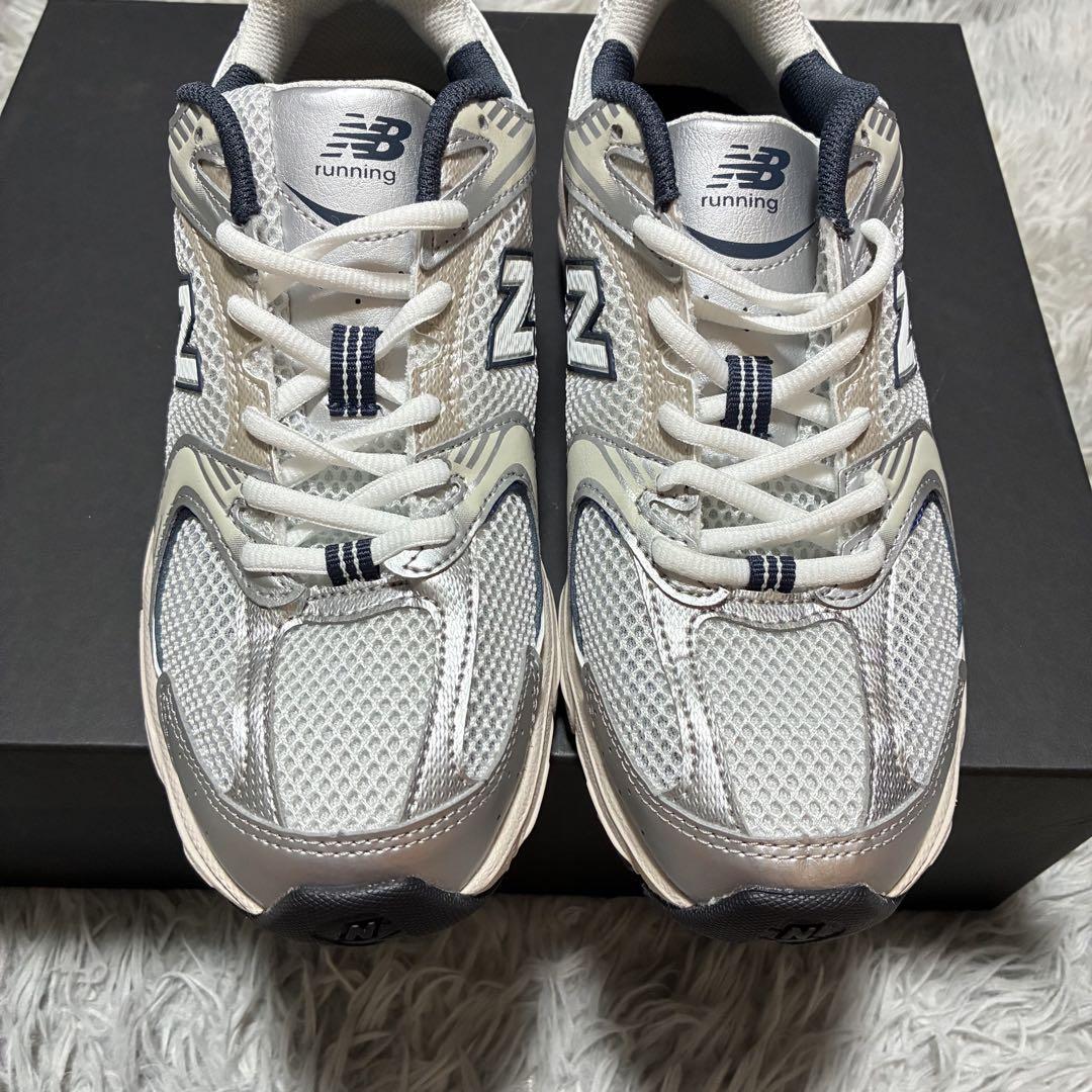 【未使用に近い】NEW BALANCE MR530KA〈定価12,980円〉