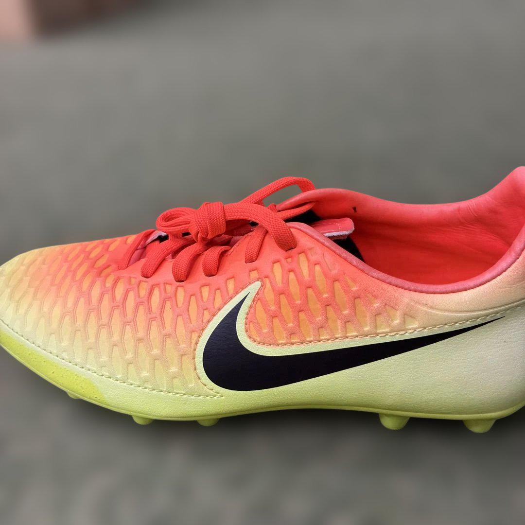 サッカースパイクNIKE マジスタ NIKE ナイキ マジスタ オーパス Ⅱ HG-E（ブラック×レッド