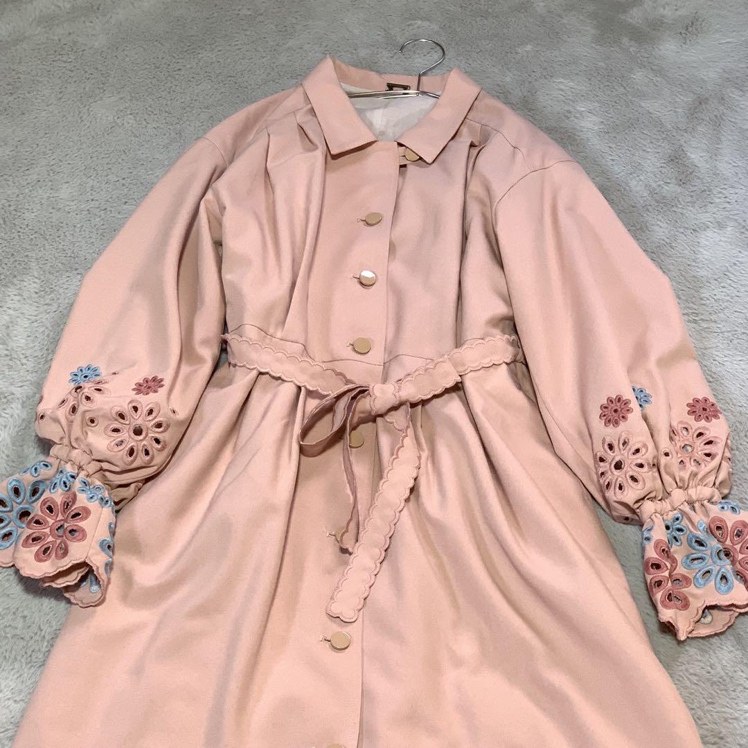 リリーブラウン Lily Brown カットワークコート ピンク　トレンチコート