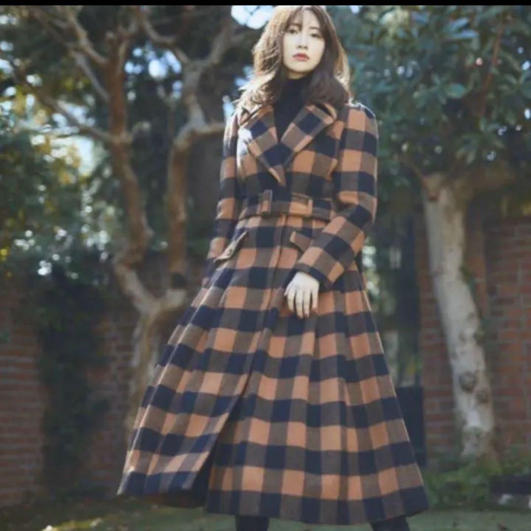 Her lip to Belted Checked Wool-Blend Coa