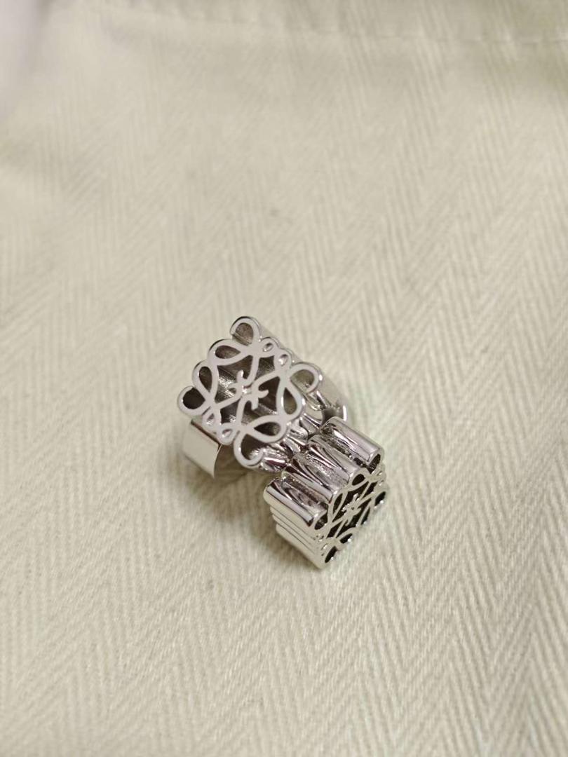 LOEWE ピアス ポーチ付き