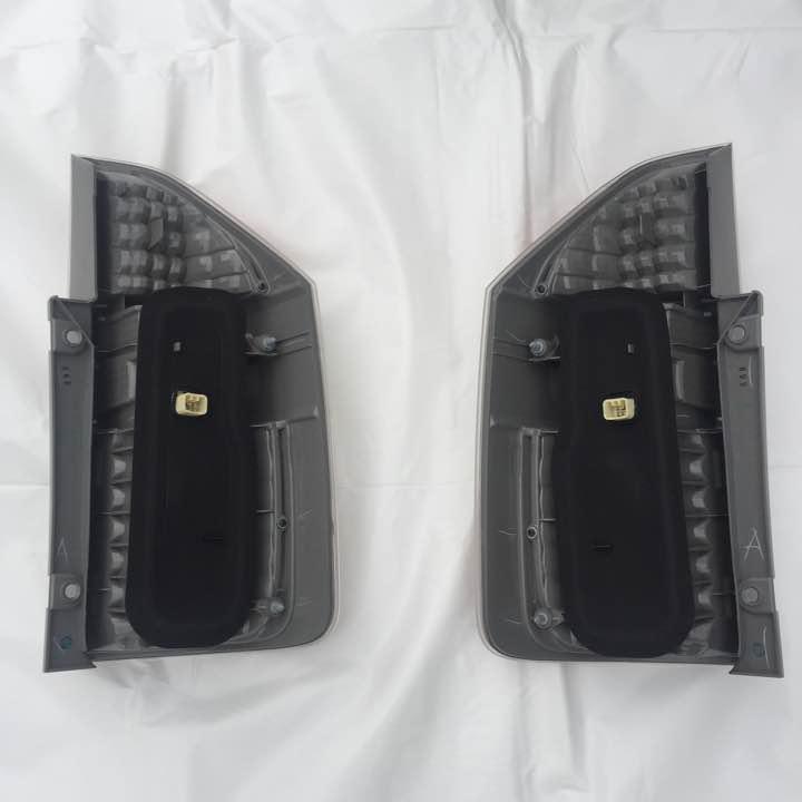 ノア 純正 テールランプ