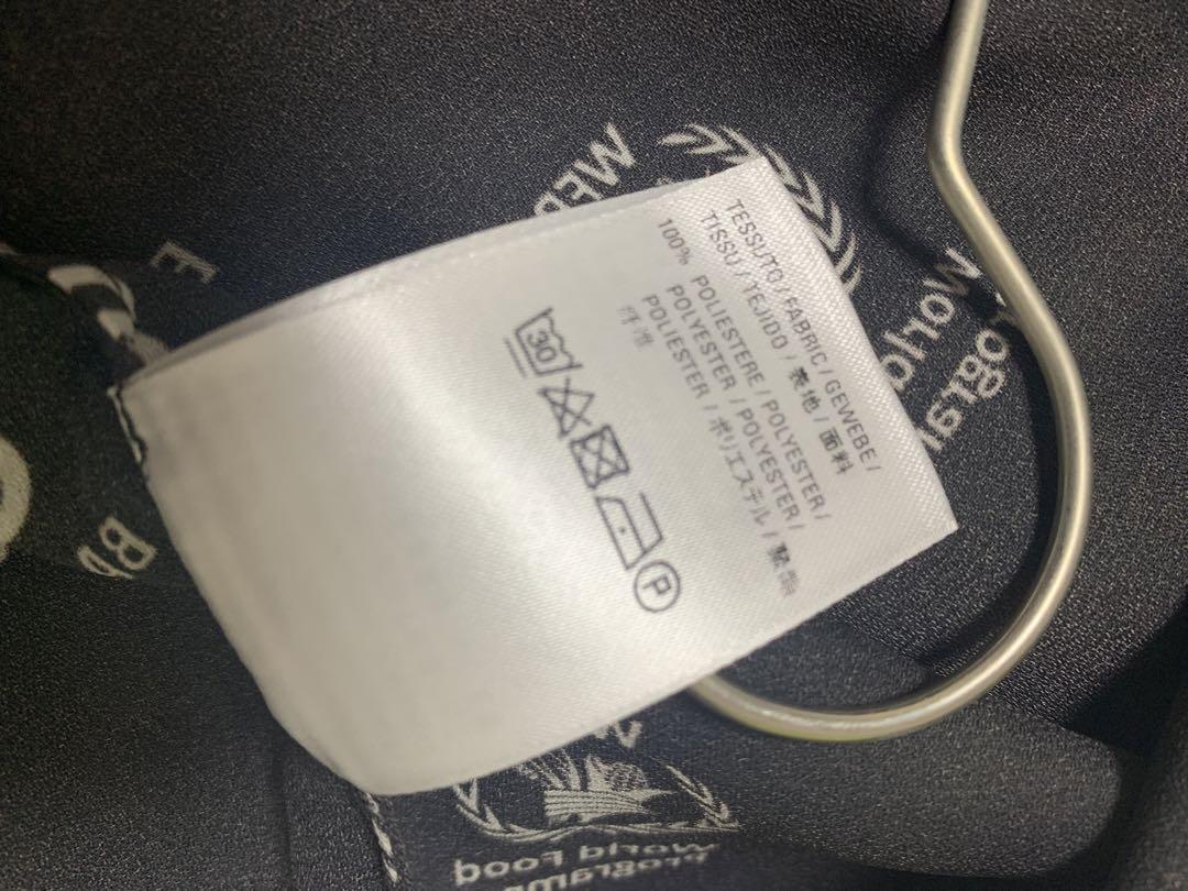 バレンシアガ　Balenciaga 長袖黒　ロゴブラウス