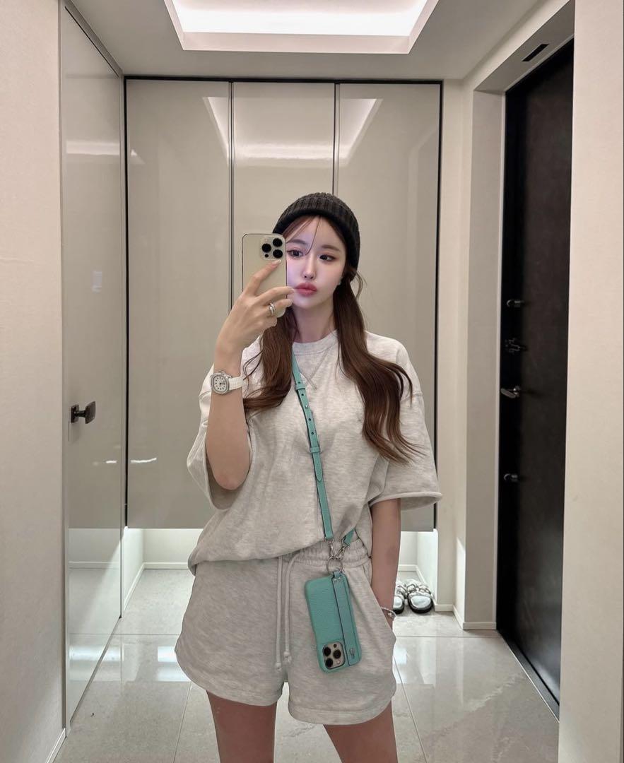鈴木亜美さんBONAVENTURA iPhone13ケース ストラップ