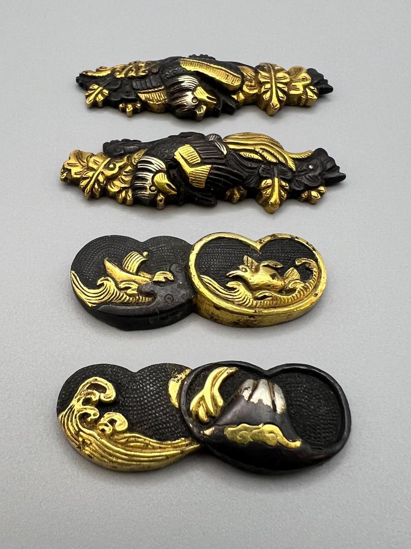 【海】江戸明治金工　虎親子　手彫　目貫一体　銅製鍍金　骨董品　専用箱付 海】江戸明治金工 鳳凰山水図 金目 手彫 目貫 4点 金銀象嵌