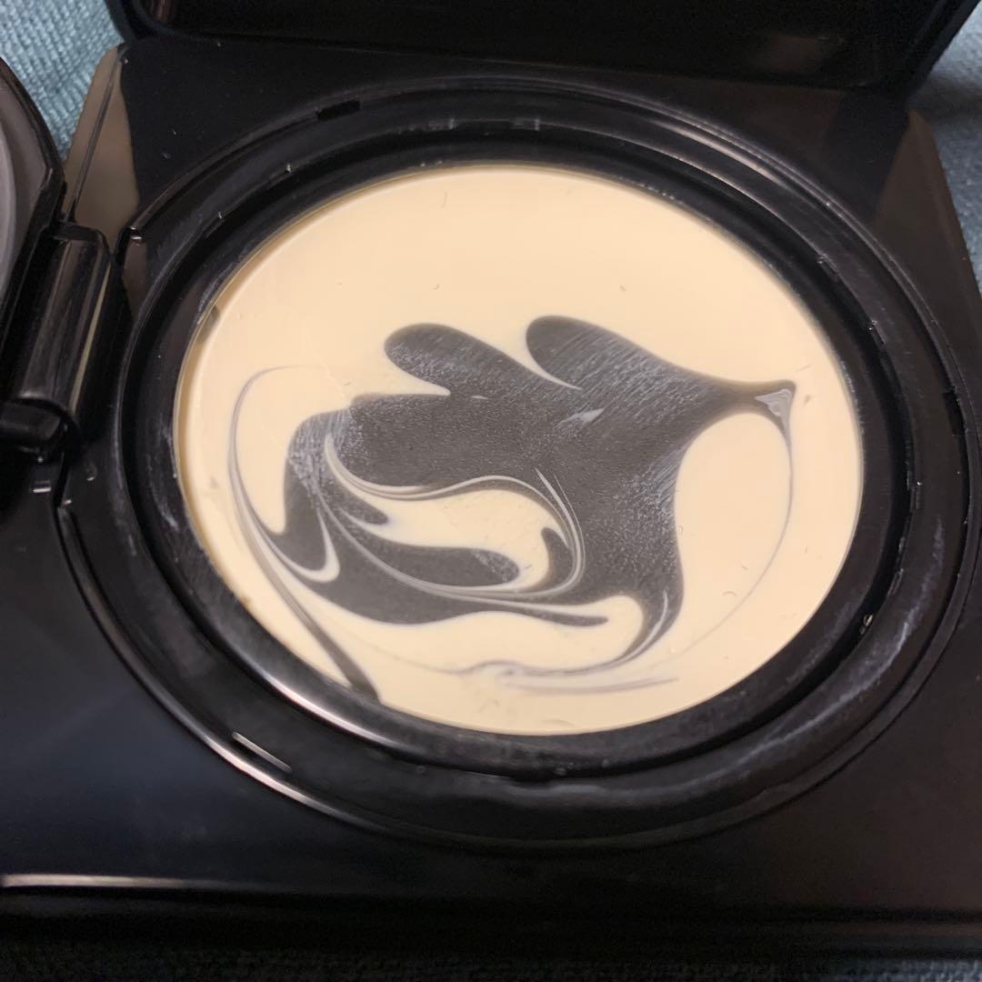 GIVENCHY ジバンシィ　ソワンノワール UV コンパクト