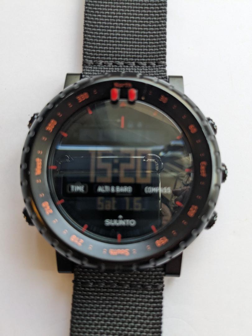 未使用に近い】スントSUUNTO CORE BLACK RED