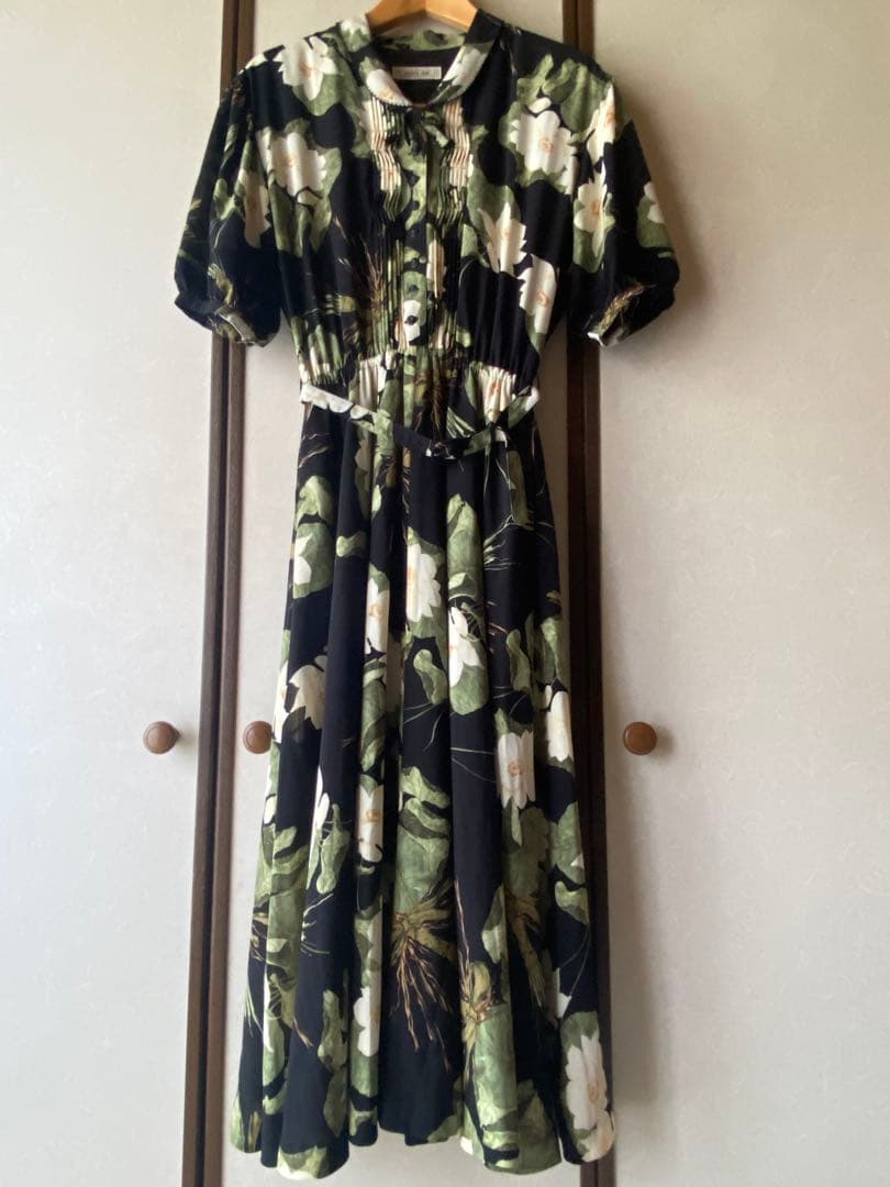 蓮の花 ロングワンピース 期間限定❗️ 蓮の花 ロングワンピース 期間限定❗️