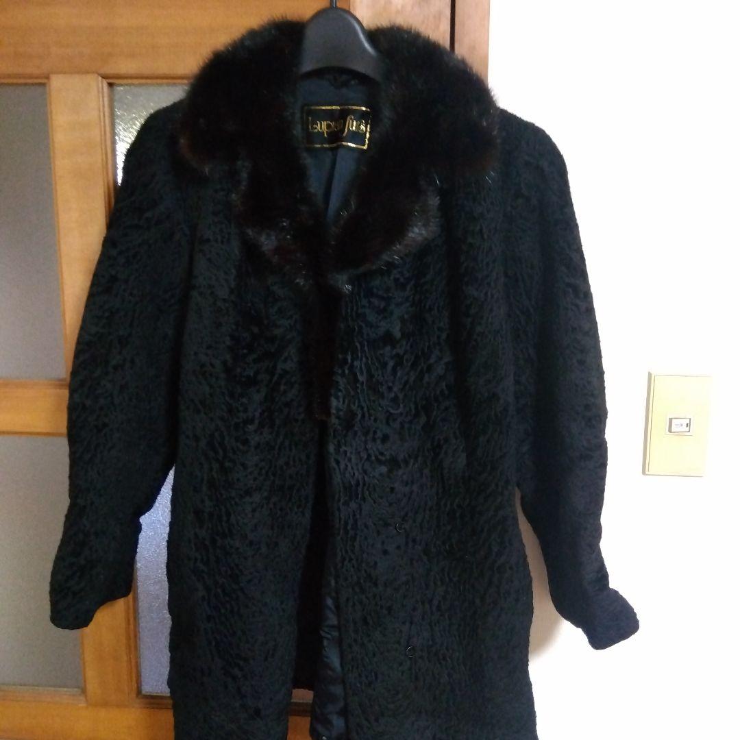 黒ファー襟ロングコート