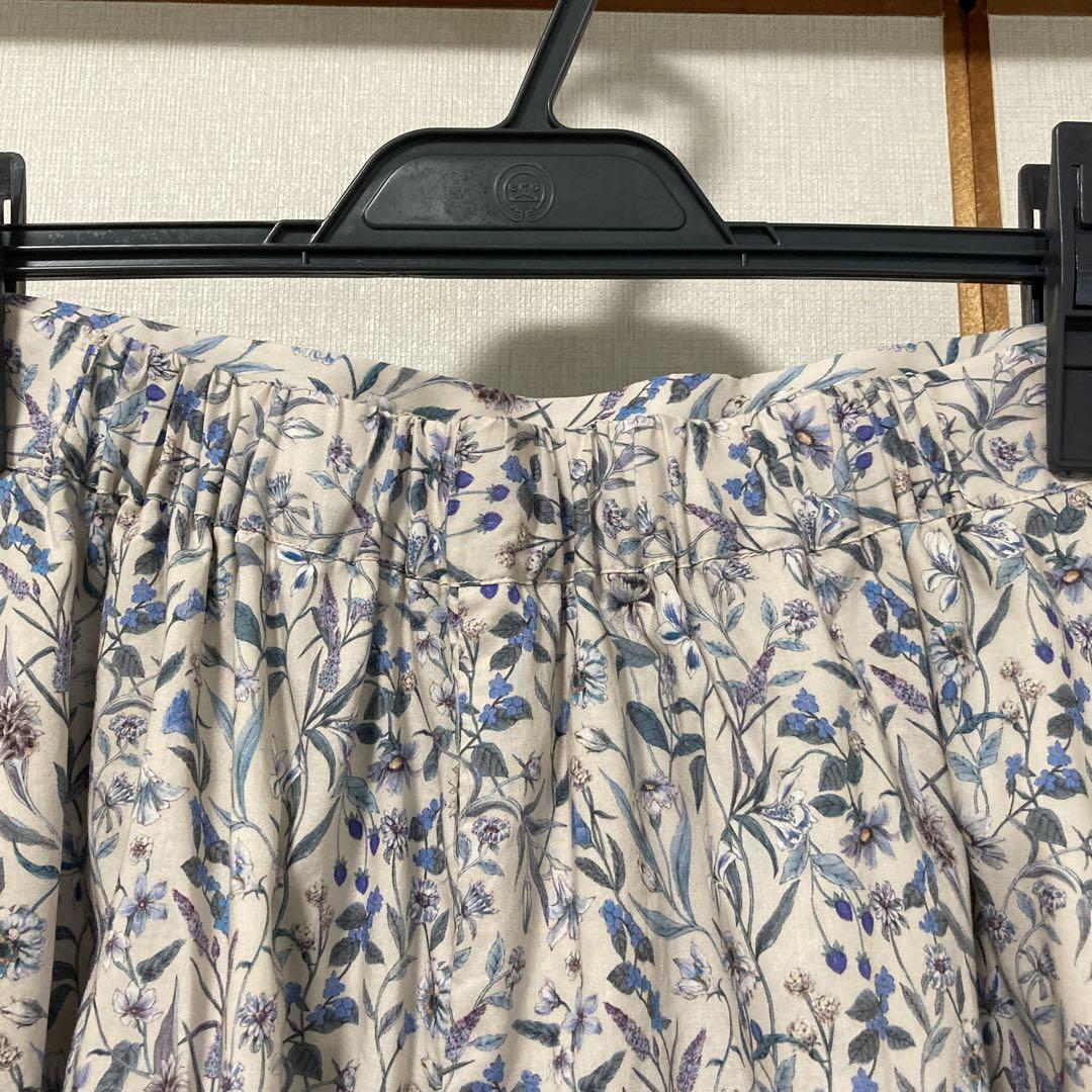 ビキ　花柄タックパンツ