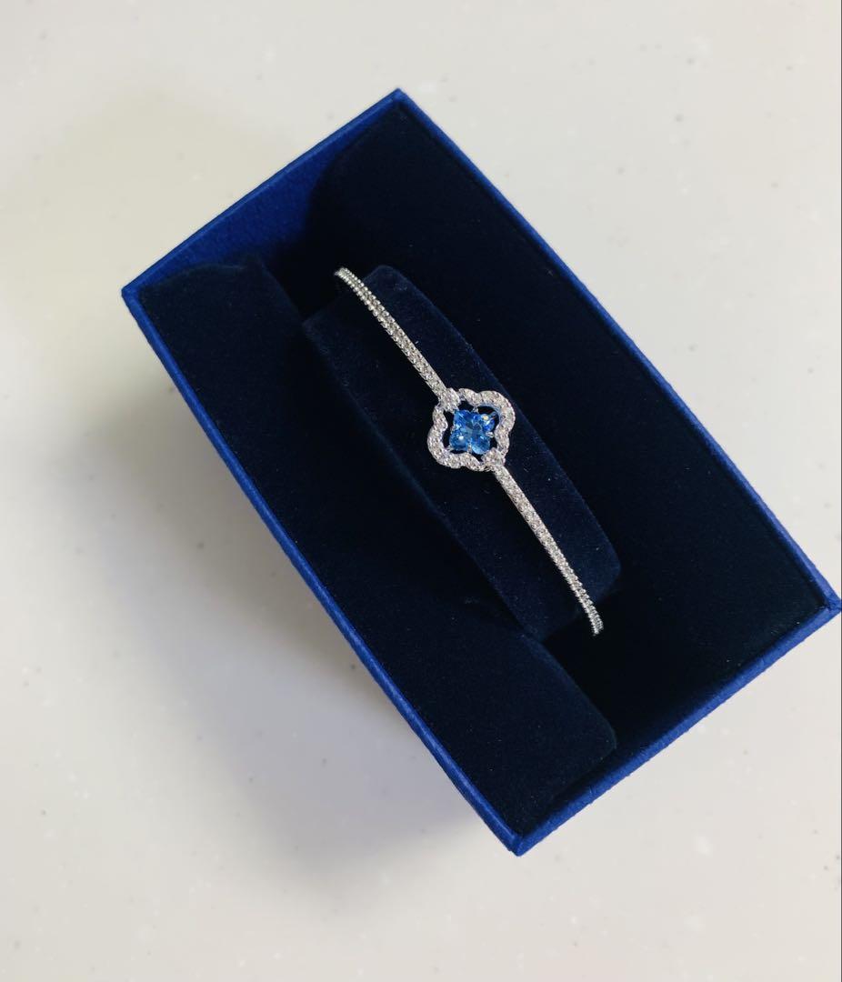 ほぼ新品スワロフスキーSWAROVSKI SparklingDanceバングル