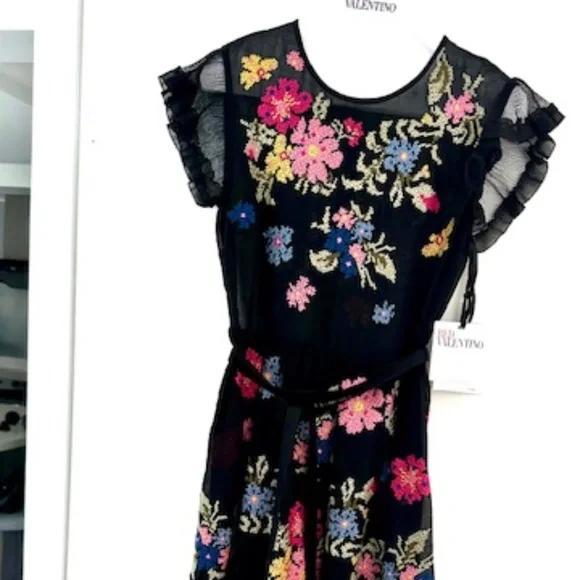 新品タグ付き】Red Valentino 刺繍ドレス - メルカリ
