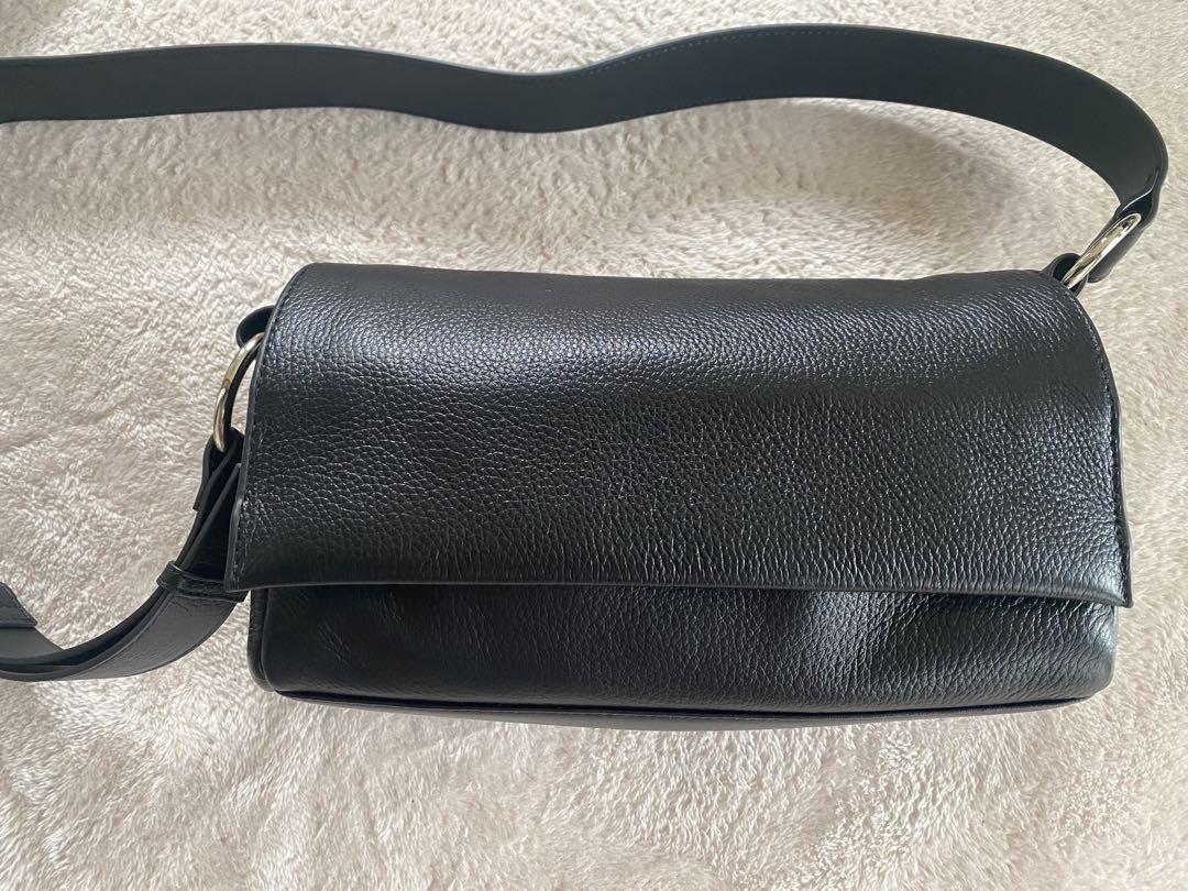 BEARDSLEY レザーショルダーバッグ ブラック
