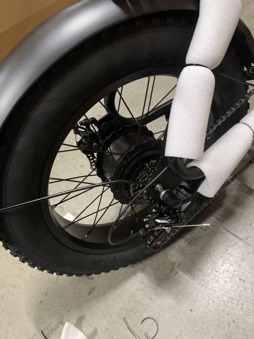 ツーリング バイク 自転車街の黒騎士0034 500W静音+7段変速100km