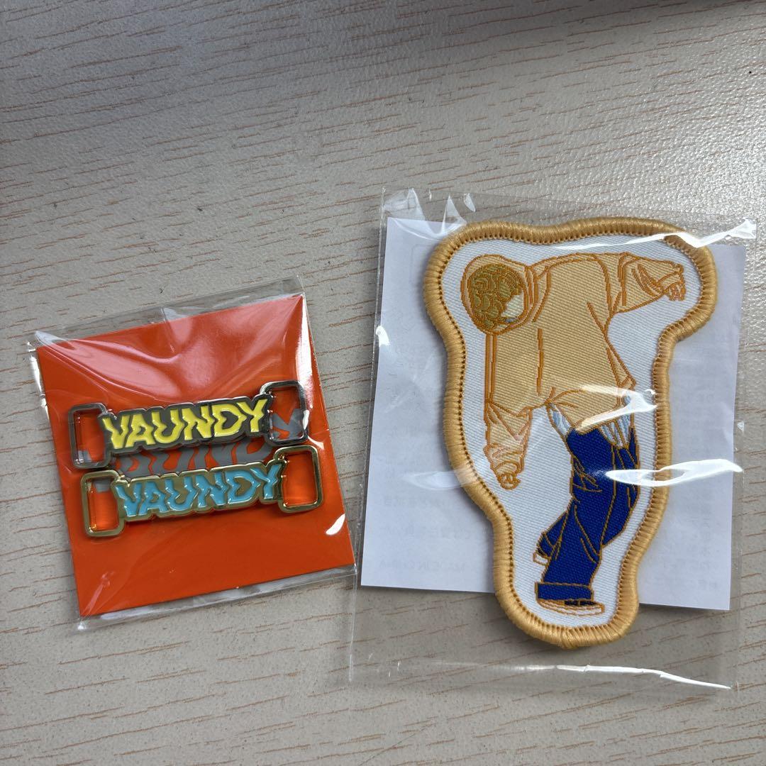 VAUNDY スケートボードキャラクターキーホルダー - メルカリ