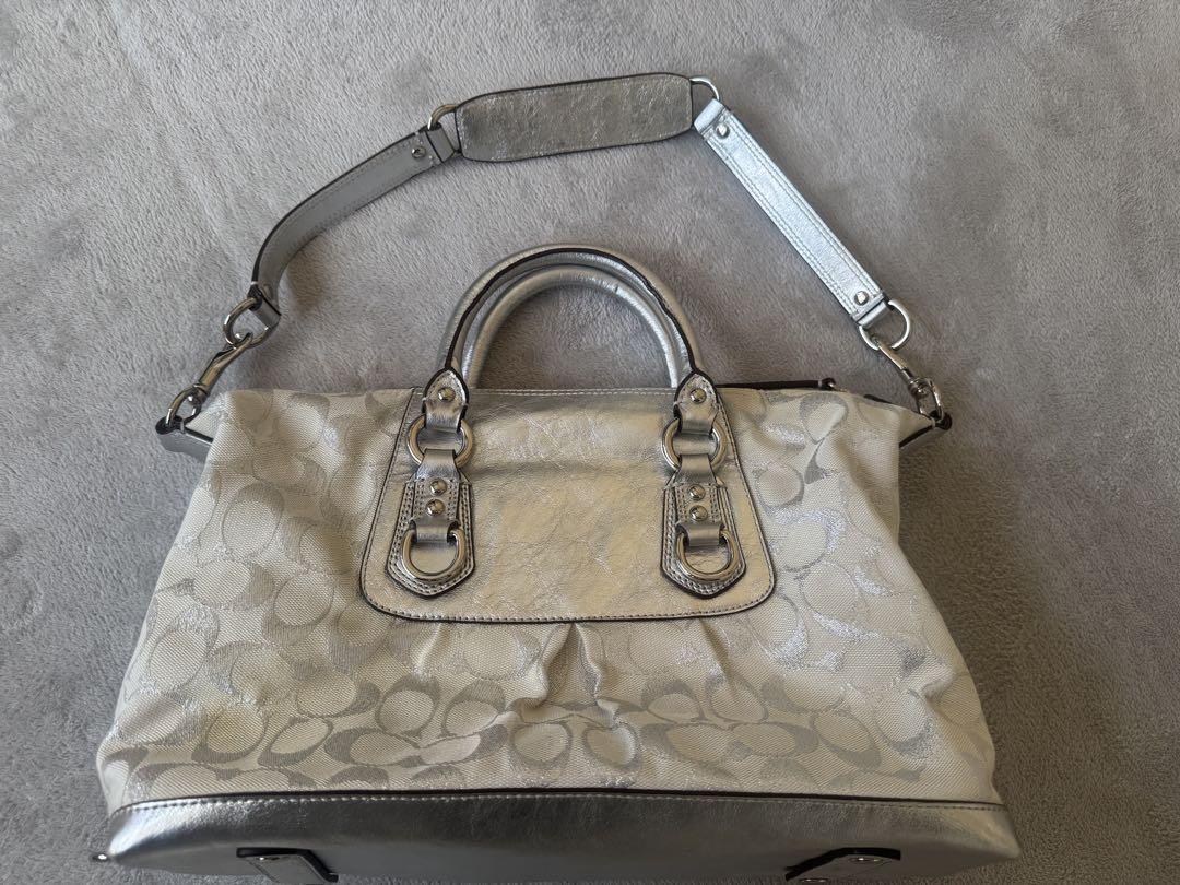 Coach シルバーショルダーバッグ　美品