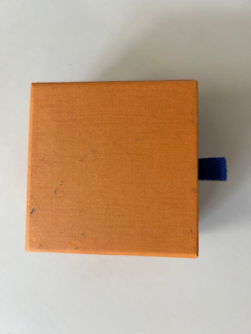 エセンシャル ピアス 箱 袋