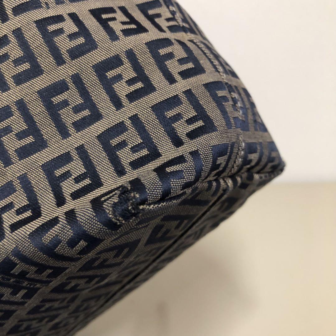 【人気品】フェンディFENDI ズッキーノ柄 肩掛けトートバッグ FF金具 人気品】フェンディFENDI ズッキーノ柄 肩掛けトートバッグ FF