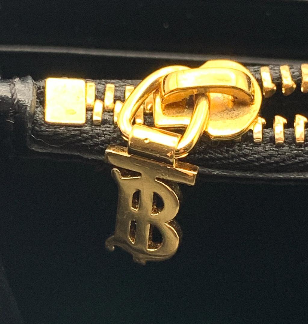 Burberry　バーバリー　ブラックレザー 長財布 TBロゴ付き